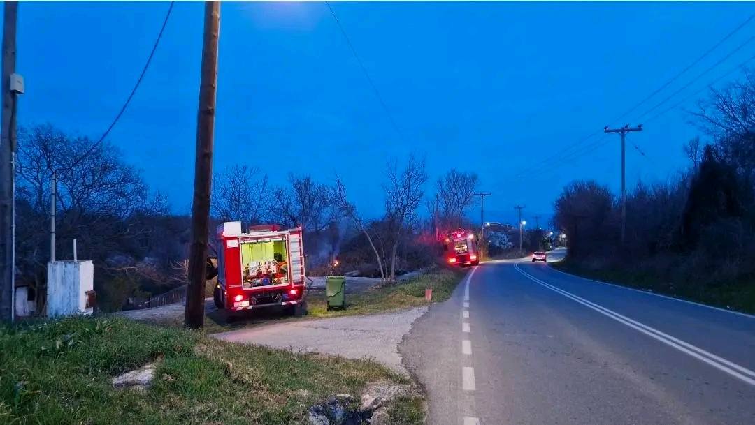 Άμεση επέμβαση της Πυροσβεστικής για πυρκαγιά σε χαμηλή βλάστηση στην Λευκόβρυση Κοζάνης Άμεση επέμβαση της Πυροσβεστικής για πυρκαγιά σε χαμηλή βλάστηση στην Λευκόβρυση Κοζάνης