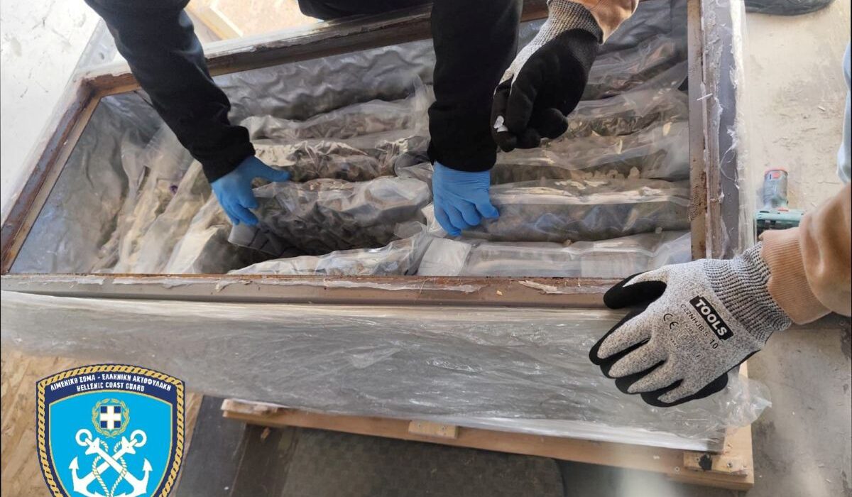 Σύλληψη πυροσβέστη σε επιχείρηση του Λιμενικού για διακίνηση ναρκωτικών