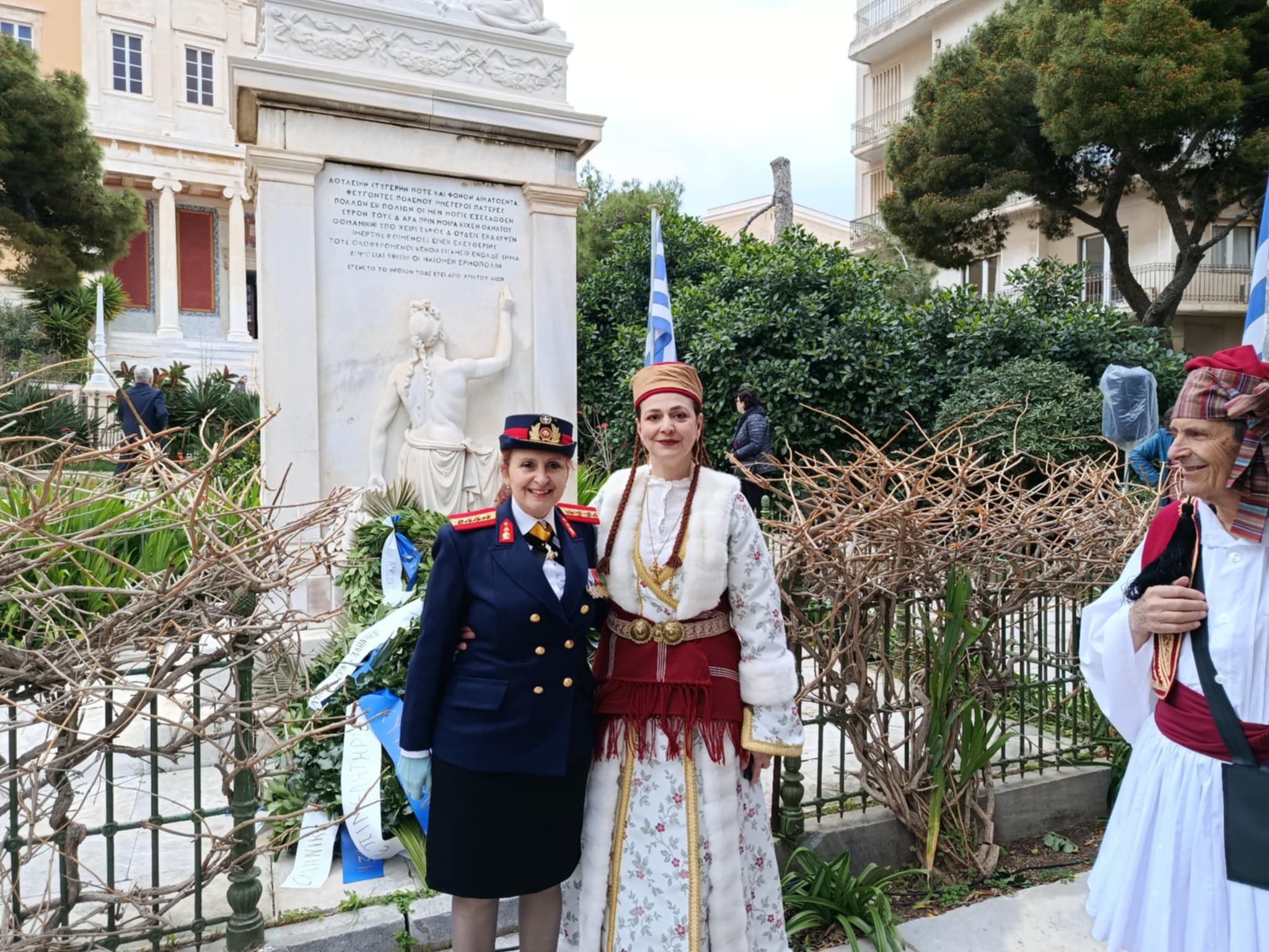 Σύρος: Με τιμές και λαμπρότητα ο εορτασμός της 25ης Μαρτίου