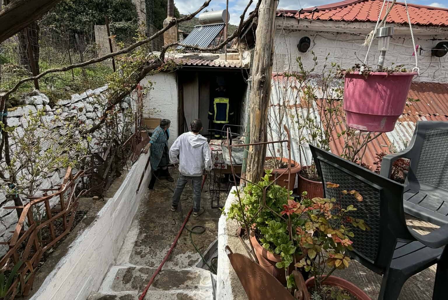 Πυρκαγιά σε μονοκατοικία στη Δυτική Φραγκίστα Ευρυτανίας Πυρκαγιά σε μονοκατοικία στη Δυτική Φραγκίστα Ευρυτανίας