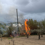 Άμεση κατάσβεση πυρκαγιάς σε οικόπεδο με καλαμιές στον Γαλησσά Σύρου