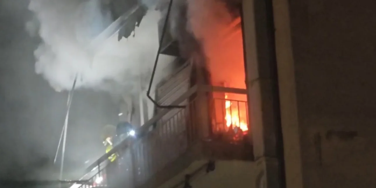 Πυρκαγιά σε διαμέρισμα στον Ταύρο – Άνδρας ανασύρθηκε χωρίς αισθήσεις