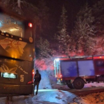 Επιχείρηση απεγκλωβισμού λεωφορείου με μαθητές στο Λαμπίρι Αγρινίου λόγω χιονόπτωσης