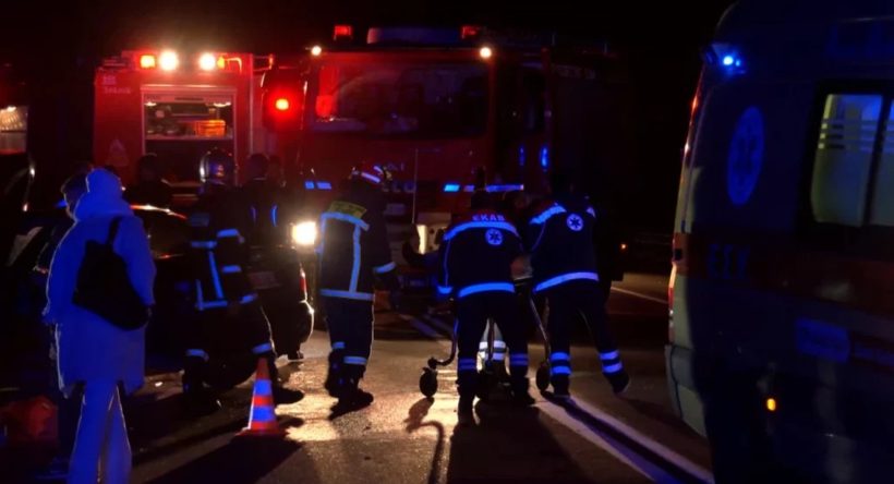 Πάτρα: Επιχείρηση απεγκλωβισμού τραυματία από ΙΧ μετά από τροχαίο