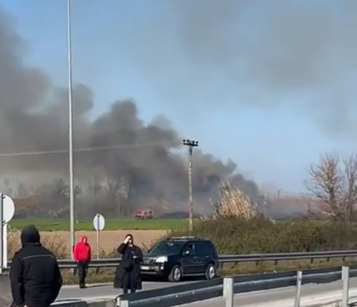 Πυρκαγιά σε χαμηλή βλάστηση στην περιοχή Νότιος Πιερίας