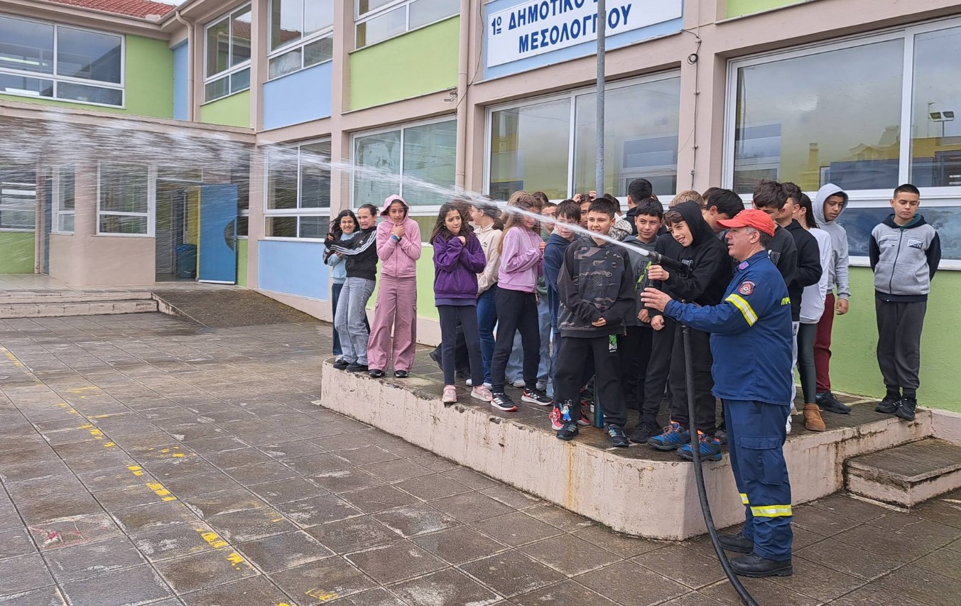 Μεσολόγγι: Μαθητές γνώρισαν από κοντά το έργο της Πυροσβεστικής