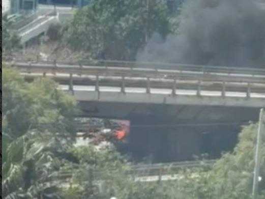 Πυρκαγιά σε Ι.Χ όχημα επί της οδού Καραολή Δημητρίου πλησίον του ΣΕΦ