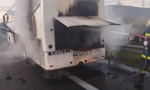 Πυρκαγιά σε λεωφορείο στο ύψος της Ξυνιάδας Φθιώτιδας Πυρκαγιά σε λεωφορείο στο ύψος της Ξυνιάδας Φθιώτιδας