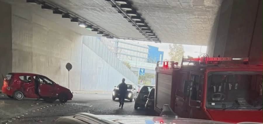 Χαλάνδρι: Τροχαίο με πυροσβεστικό όχημα κατά τη μετάβαση σε συμβάν