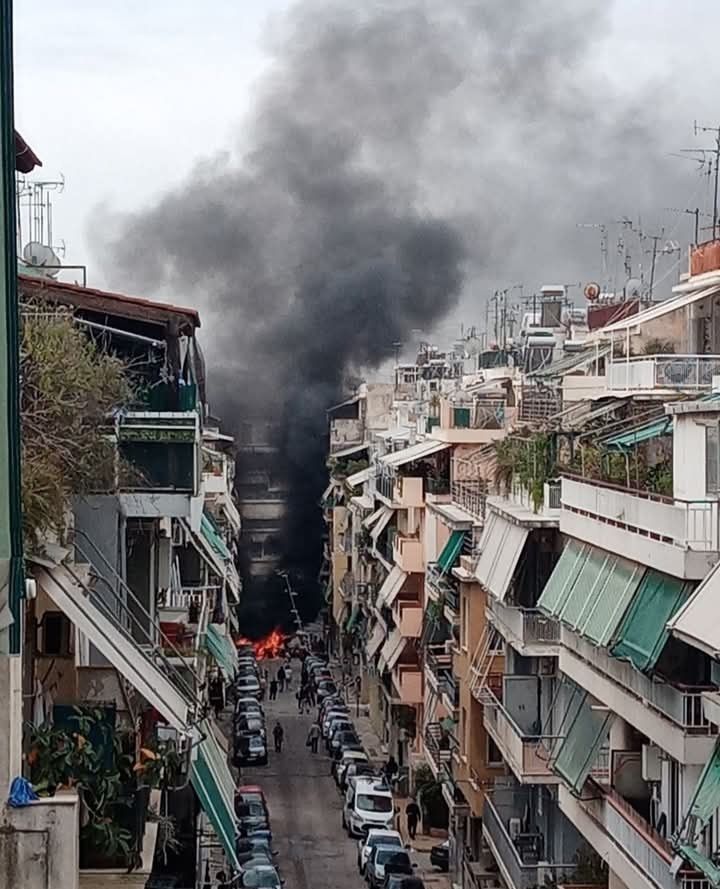 Πυρκαγιά σε σταθμευμένο όχημα επί της οδού Μεγίστης στην Κυψέλη Πυρκαγιά σε σταθμευμένο όχημα επί της οδού Μεγίστης στην Κυψέλη