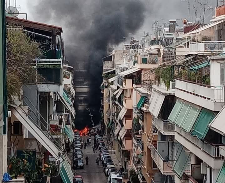 Πυρκαγιά σε σταθμευμένο όχημα επί της οδού Μεγίστης στην Κυψέλη