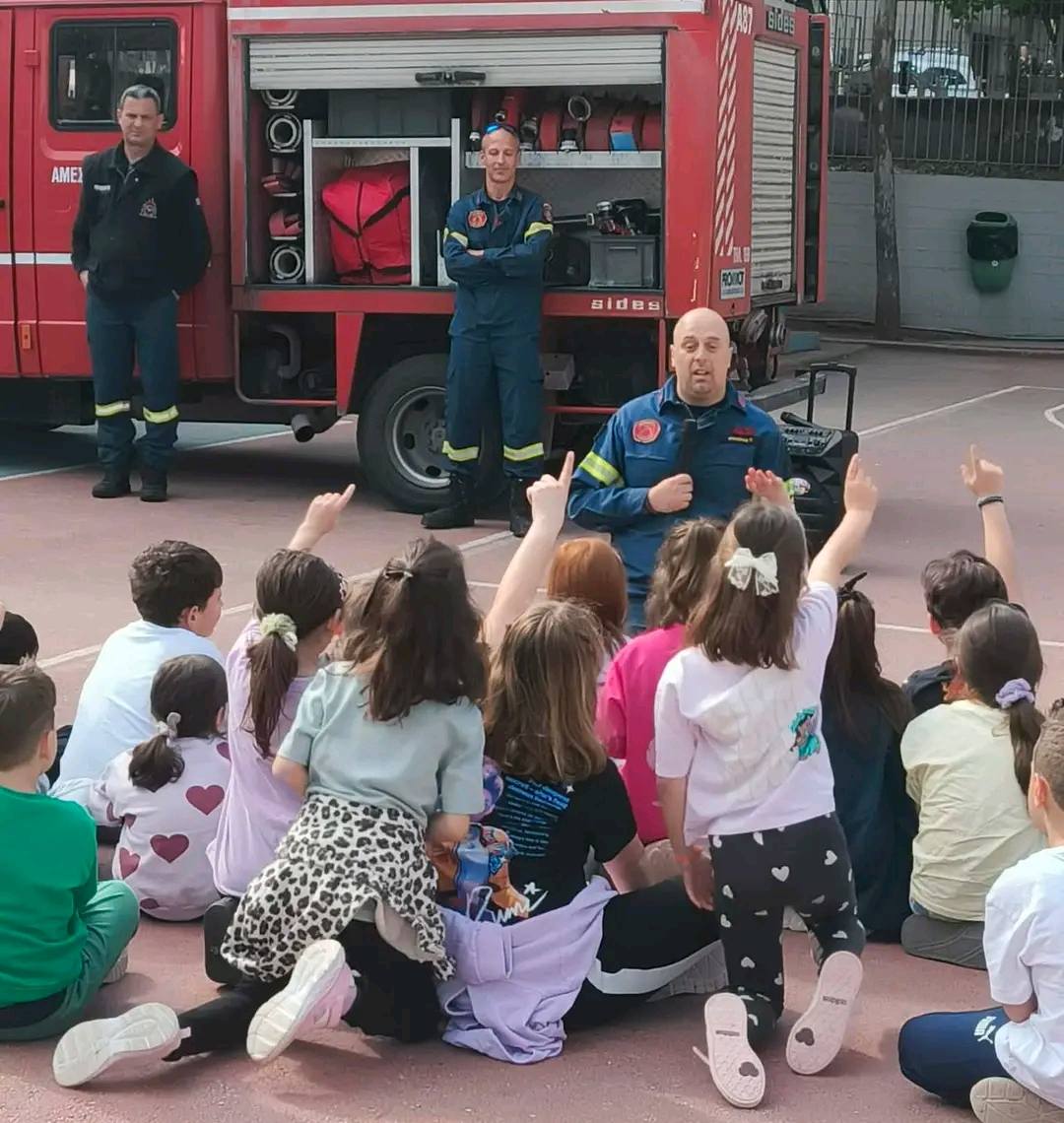 Λαμία: Εκπαιδευτική δράση με πυροσβέστες στο 17ο Δημοτικό Σχολείο