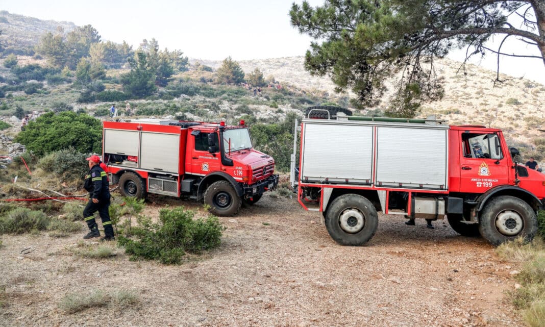 Συλλήψεις και πρόστιμα για παράνομες καύσεις σε Αιγιάλεια και Κορινθία