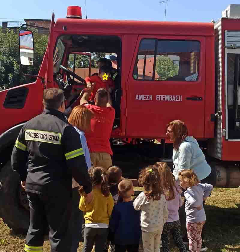 Εκπαιδευτική επίσκεψη του Πυροσβεστικού Κλιμακίου Κρεστένων στον Παιδικό Σταθμό Καλλικώμου Ηλείας