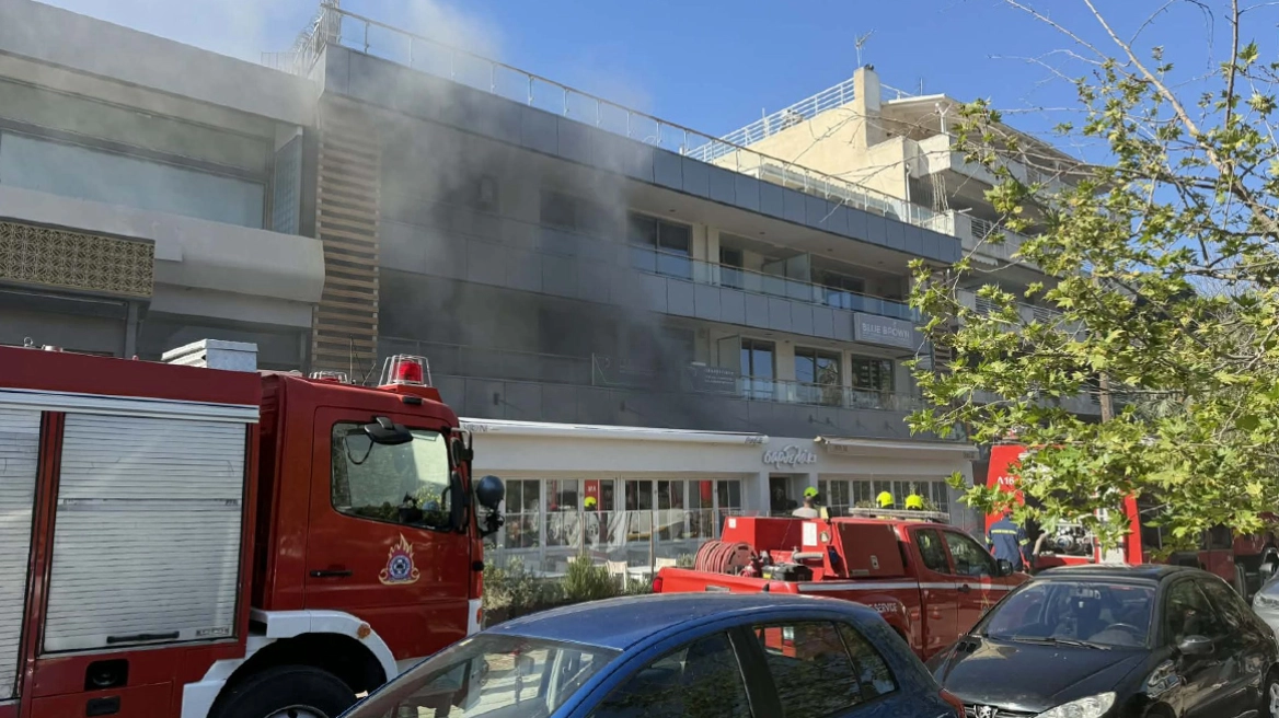 Πυρκαγιά σε εστιατόριο επί της οδού Πανδώρας στη Γλυφάδα Πυρκαγιά σε εστιατόριο επί της οδού Πανδώρας στη Γλυφάδα