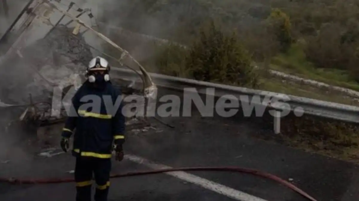 Πυρκαγιά Ι.Χ.Φ. όχημα στο ύψος του Σοχού Θεσσαλονίκης