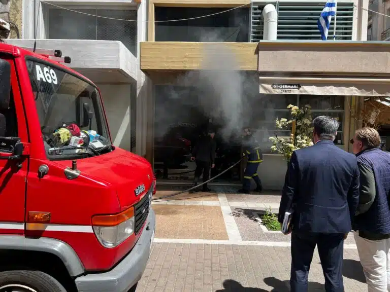 Πυρκαγιά σε κατάστημα κοντά στο ιστορικό Δημαρχείο της Καλαμάτας