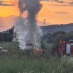 Πυρκαγιά σε γεωργικό ελκυστήρα στην είσοδο των Τρικάλων