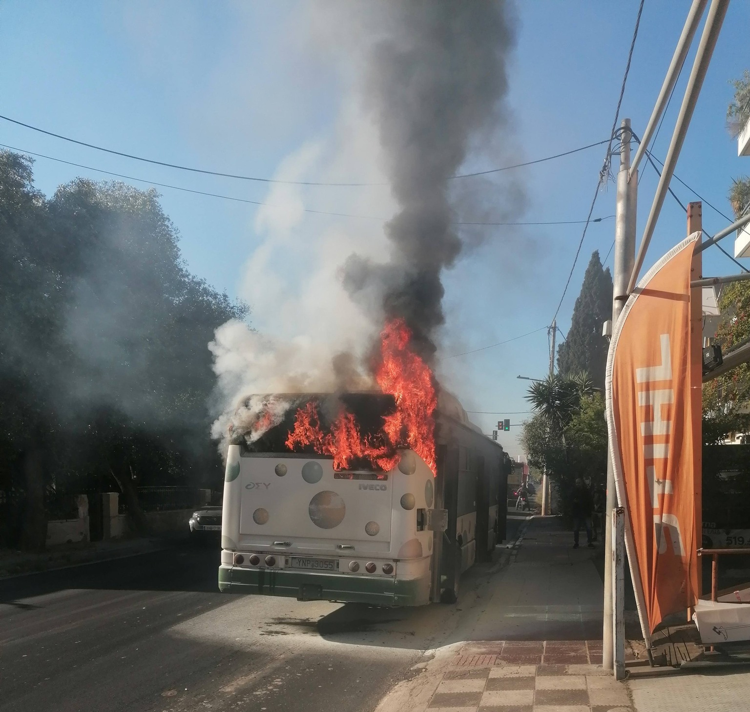 Πυρκαγιά σε αστικό λεωφορείο επί της Λεωφόρου Φυλής στο Ίλιον Αττικής