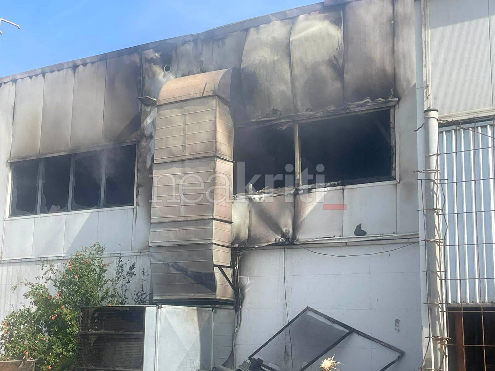 Πυρκαγιά σε αποθηκευτικό χώρο στις Μαλάδες στο Ηράκλειο Κρήτης