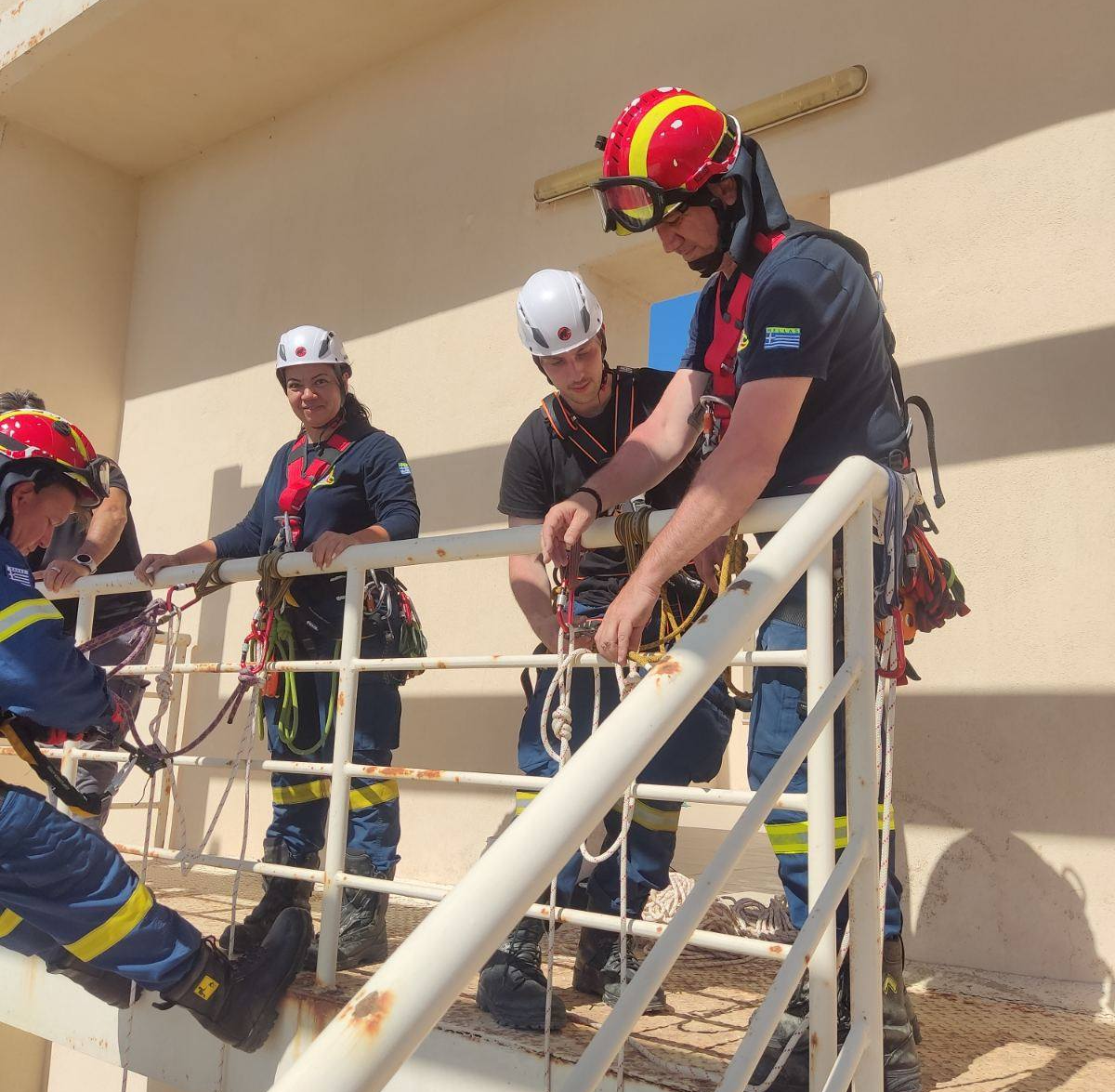 Εξειδικευμένη εκπαίδευση διασώσεων για το Πυροσβεστικό Κλιμάκιο Θήρας