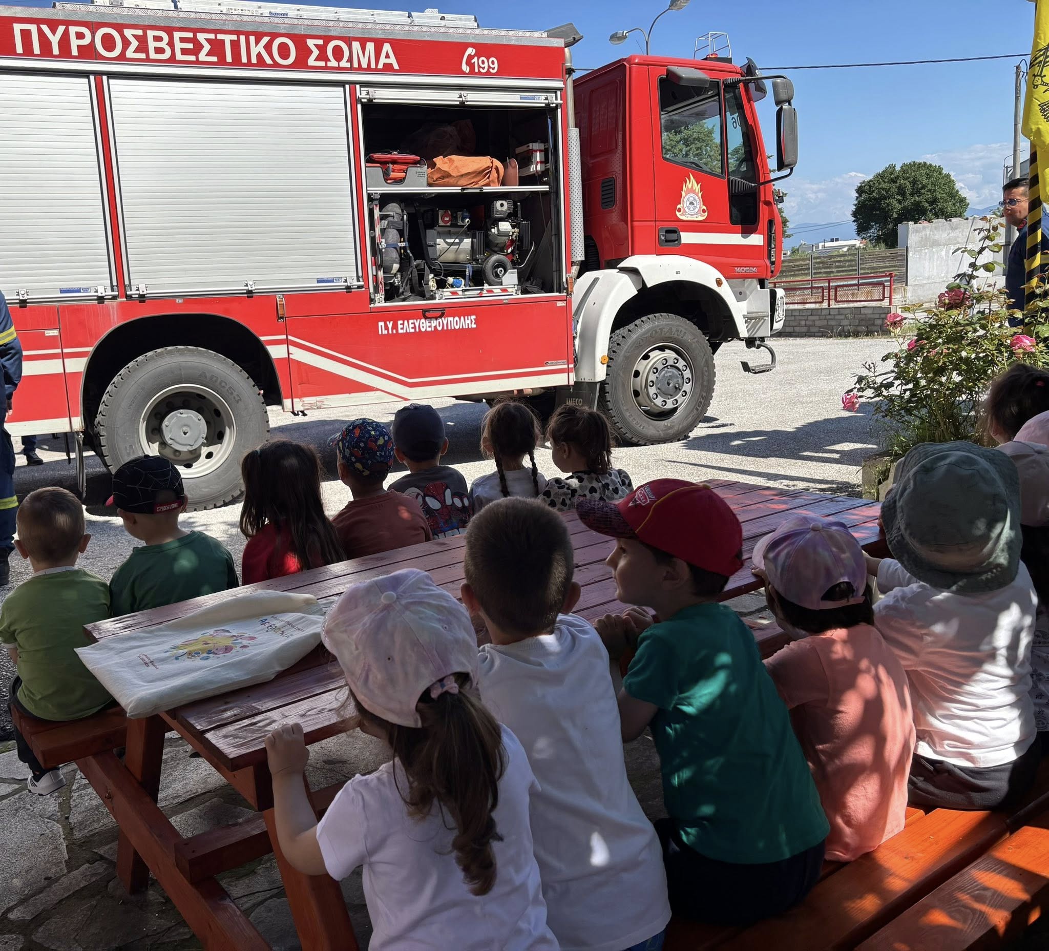 Εκπαιδευτική επίσκεψη μαθητών στην Πυροσβεστική Υπηρεσία Ελευθερούπολης Καβάλας