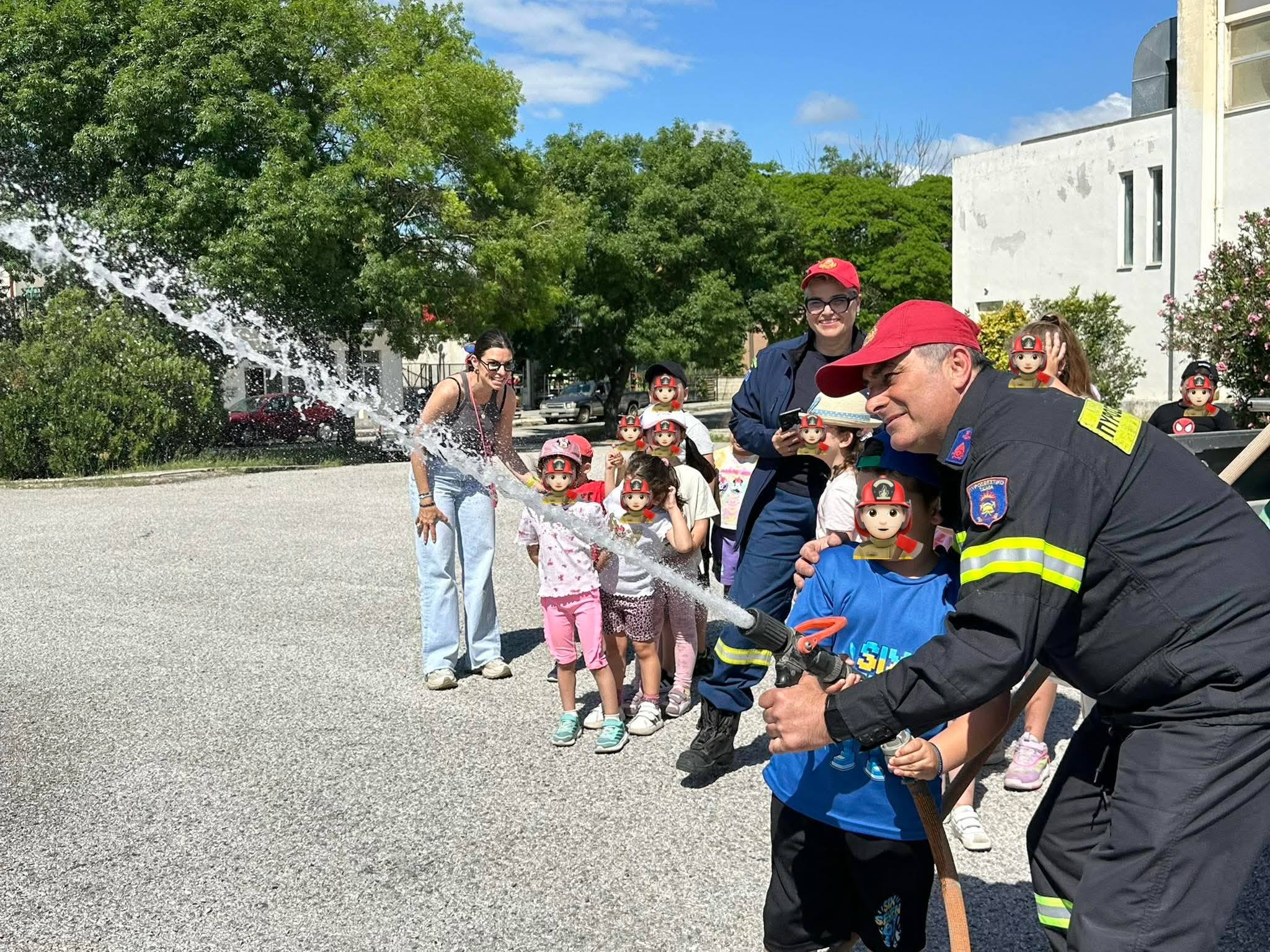Επίσκεψη του Εθελοντικού Πυροσβεστικού Κλιμακίου Φερών στο 2ο Νηπιαγωγείο Φερών