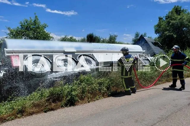 Ανατροπή βυτιοφόρου με διαρροή καυσίμων στην Ηλεία