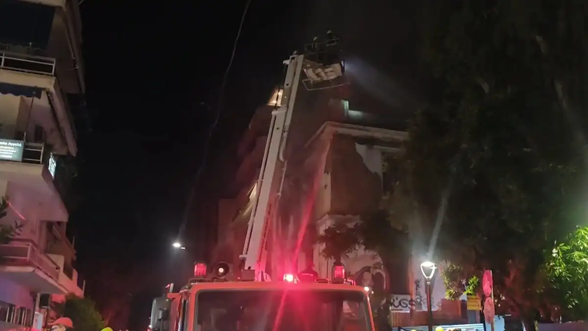 Πυρκαγιά σε εγκαταλελειμμένο κτίριο επί της οδού Φαλήρου στο Κουκάκι Πυρκαγιά σε εγκαταλελειμμένο κτίριο επί της οδού Φαλήρου στο Κουκάκι