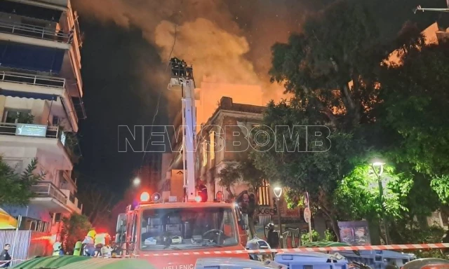 Πυρκαγιά σε εγκαταλελειμμένο κτίριο επί της οδού Φαλήρου στο Κουκάκι Πυρκαγιά σε εγκαταλελειμμένο κτίριο επί της οδού Φαλήρου στο Κουκάκι