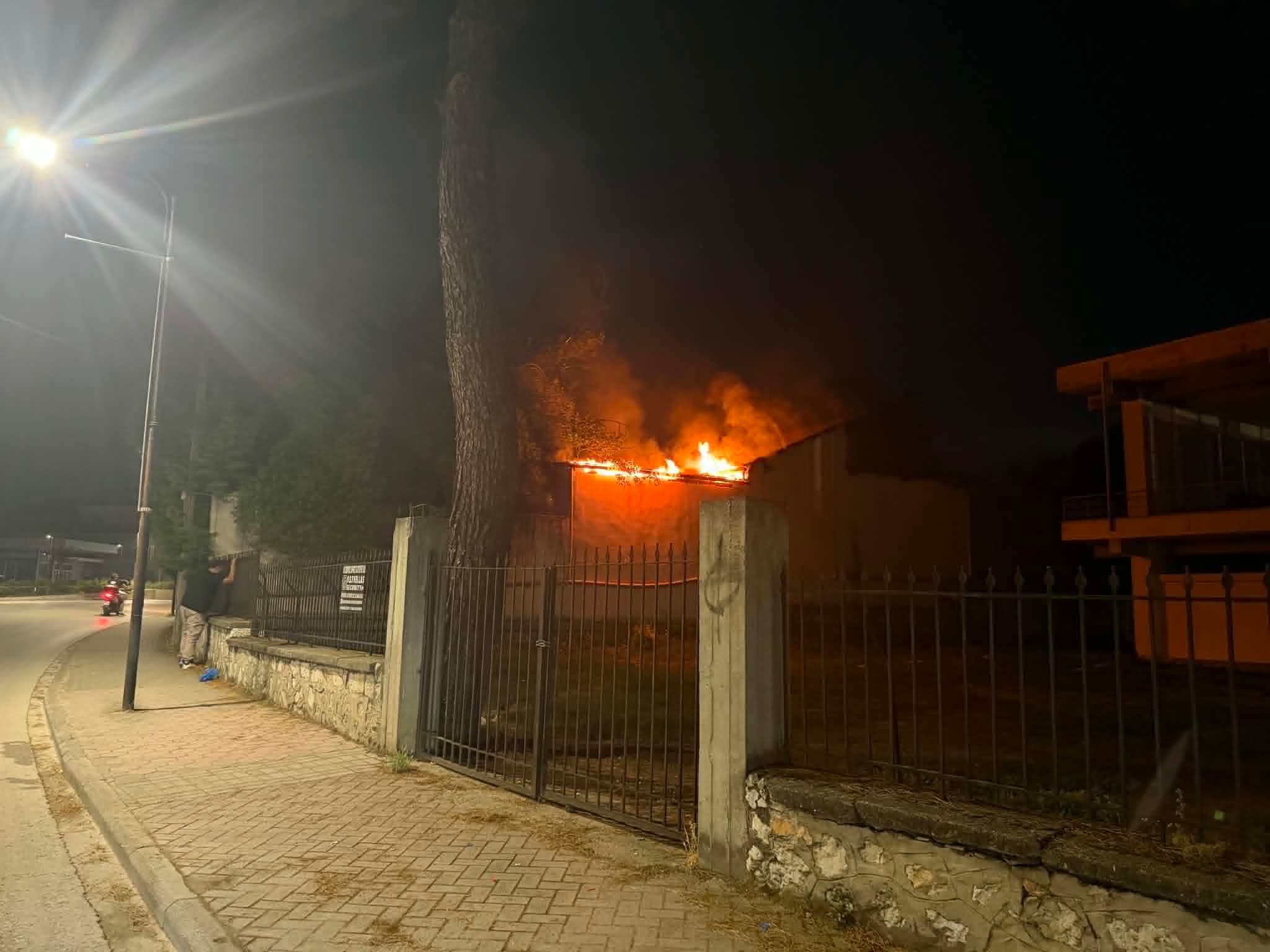 Πυρκαγιά σε δημοτικό κτίριο στην Τούμπα του Τυρνάβου