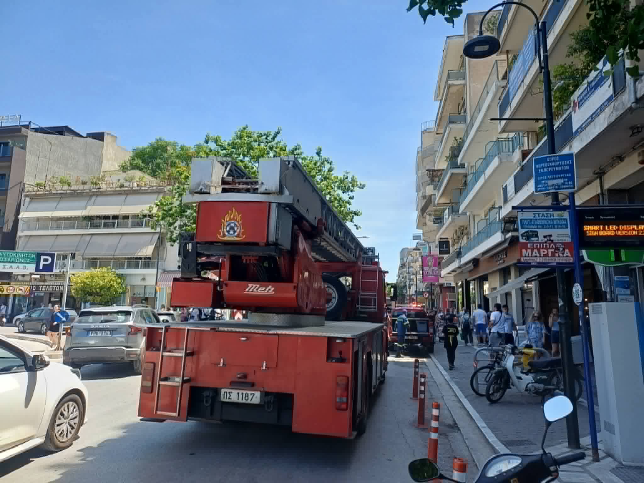 Πυρκαγιά σε διαμέρισμα πολυκατοικίας επί της οδού Νεοφύτου Λάρισας Πυρκαγιά σε διαμέρισμα πολυκατοικίας επί της οδού Νεοφύτου Λάρισας