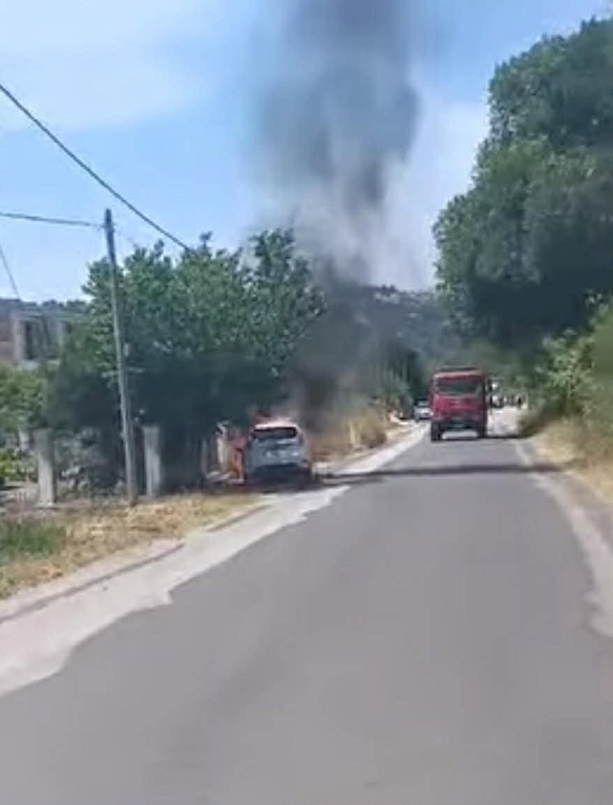Πυρκαγιά σε Ι.Χ. όχημα στην περιοχή Σκαφώνας Κέρκυρας Πυρκαγιά σε Ι.Χ. όχημα στην περιοχή Σκαφώνας Κέρκυρας