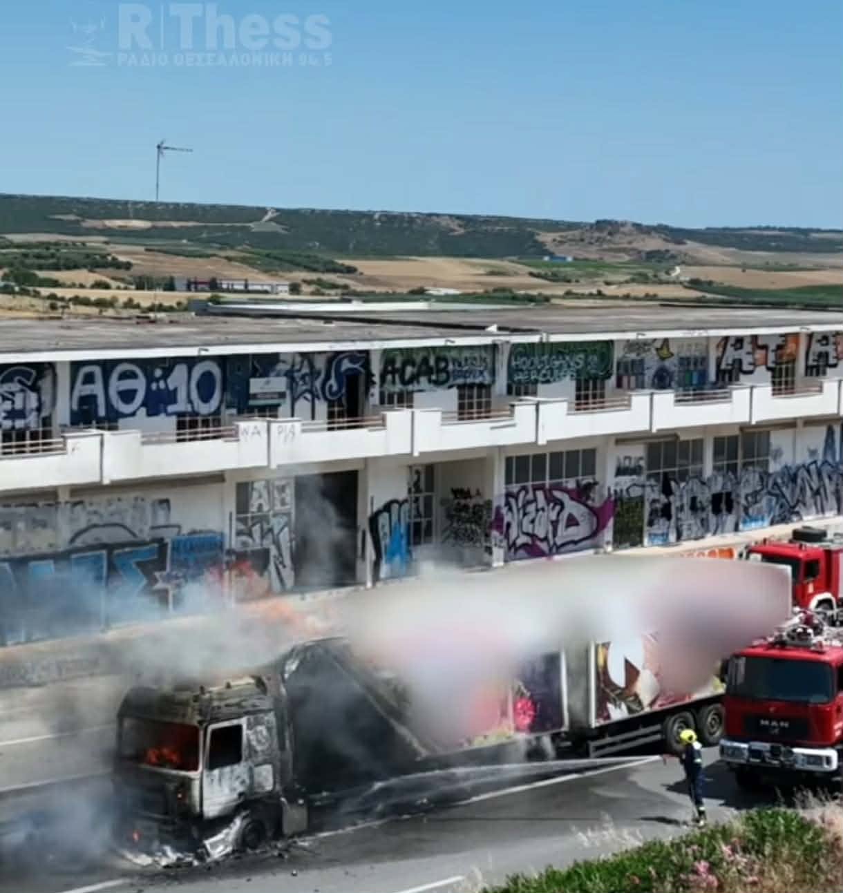 Πυρκαγιά σε νταλίκα στα Μουδανιά Θεσσαλονίκης Πυρκαγιά σε νταλίκα στα Μουδανιά Θεσσαλονίκης