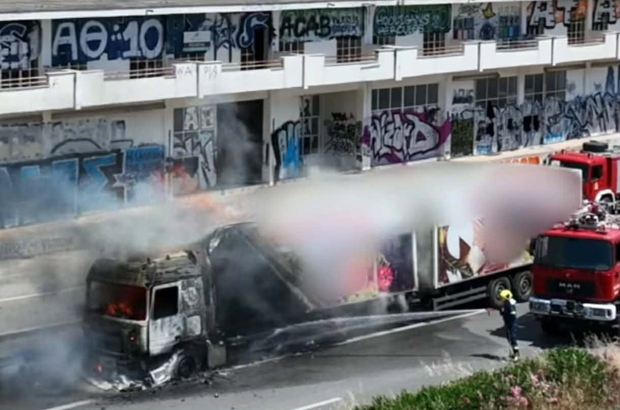 Πυρκαγιά σε νταλίκα στα Μουδανιά Θεσσαλονίκης