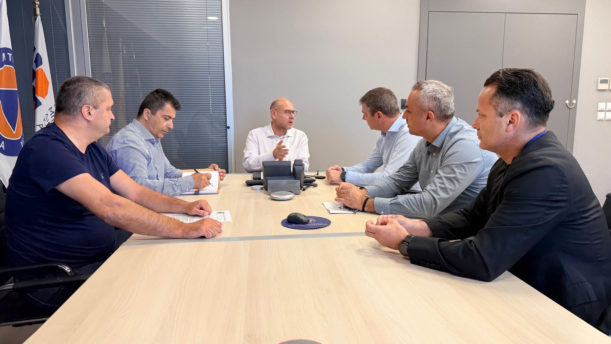 Συνάντηση της Ένωσης Αξιωματικών Πυροσβεστικού Σώματος με τον Γενικό Γραμματέα Πολιτικής Προστασίας Συνάντηση της Ένωσης Αξιωματικών Πυροσβεστικού Σώματος με τον Γενικό Γραμματέα Πολιτικής Προστασίας