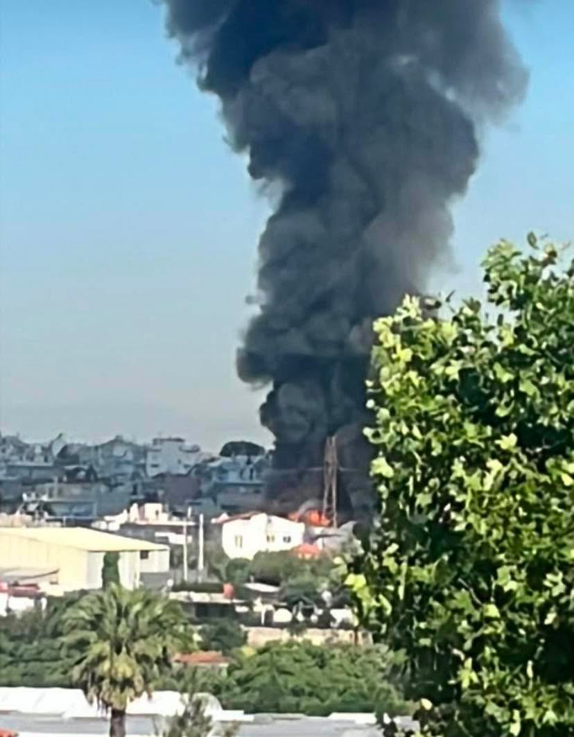 Πυρκαγιά σε χώρο εμπορίου στις Αχαρνές Αττικής Πυρκαγιά σε χώρο εμπορίου στις Αχαρνές Αττικής