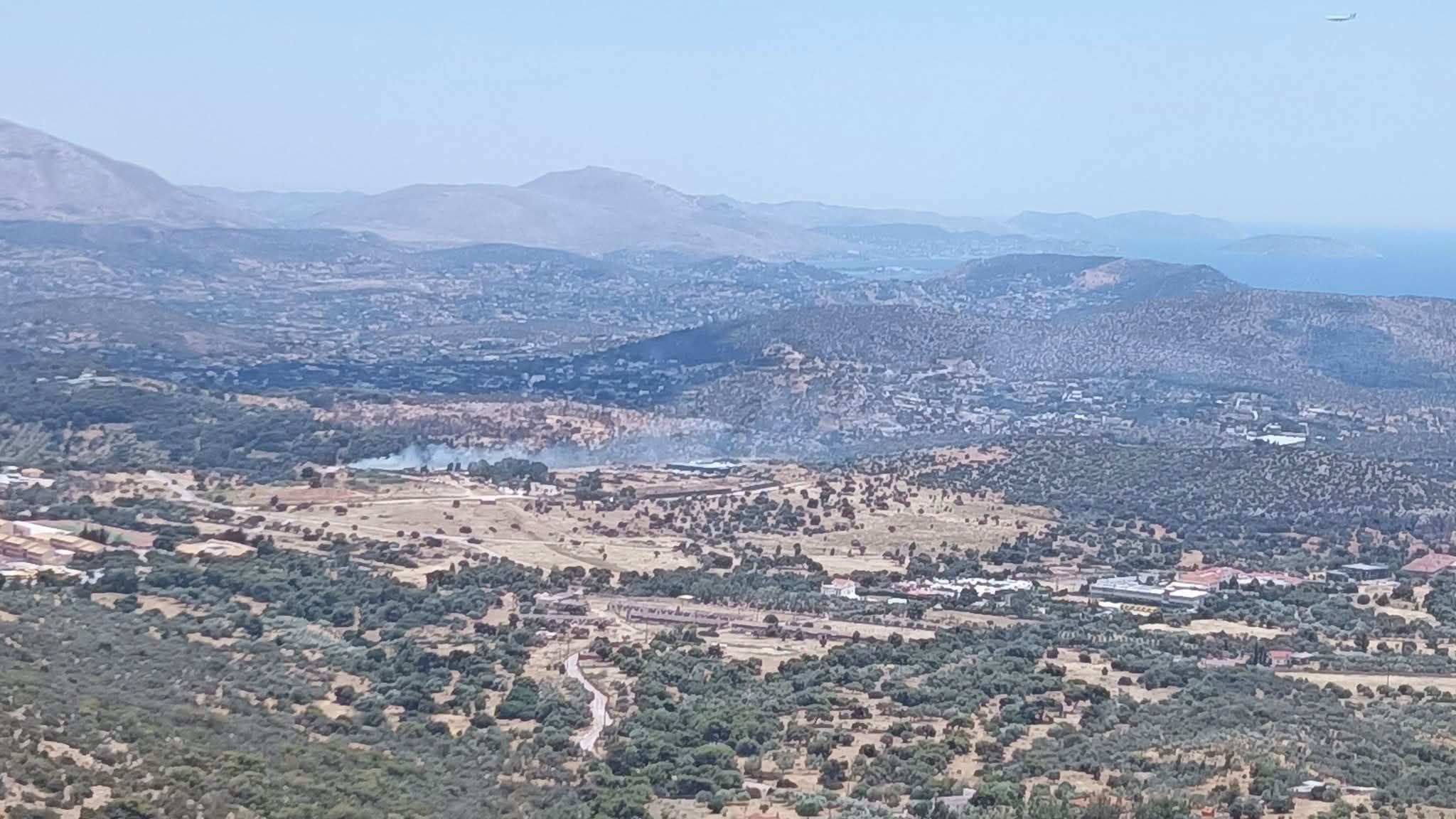 Πυρκαγιά σε χαμηλή βλάστηση πλησίον της οδού Λαμπτρών στο Κορωπί Πυρκαγιά σε χαμηλή βλάστηση πλησίον της οδού Λαμπτρών στο Κορωπί