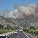 Ενισχύθηκαν οι δυνάμεις στην πυρκαγιά στο Ακραίφνιο Βοιωτίας