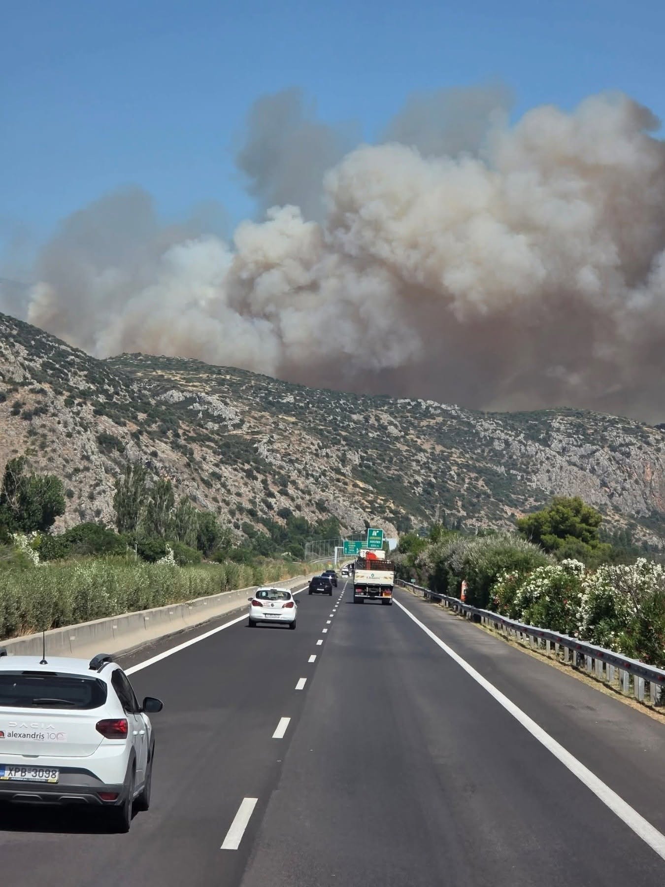 Ενισχύθηκαν οι δυνάμεις στην πυρκαγιά στο Ακραίφνιο Βοιωτίας Ενισχύθηκαν οι δυνάμεις στην πυρκαγιά στο Ακραίφνιο Βοιωτίας