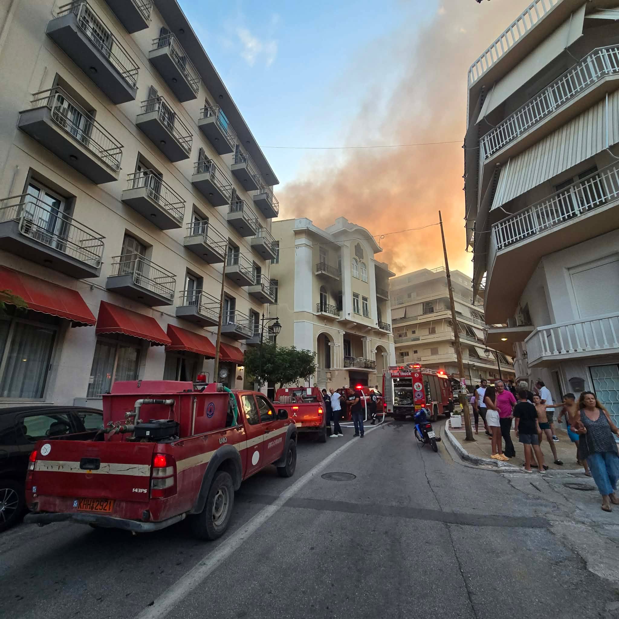 Πυρκαγιά σε εγκαταλελειμμένο ξενοδοχείο στο Λουτράκι Κορινθίας