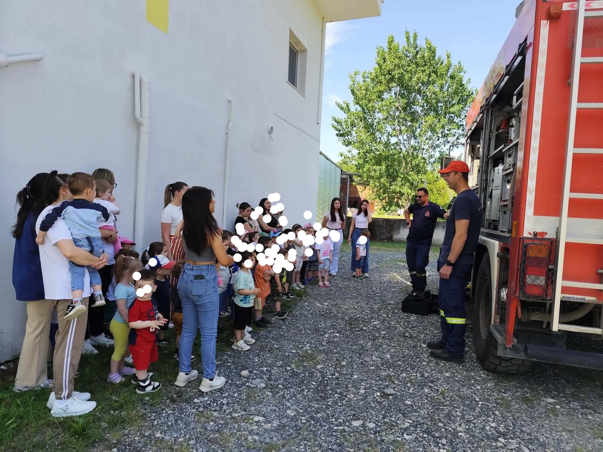 Μικροί μαθητές γνώρισαν από κοντά το έργο των πυροσβεστών στην Αριδαία