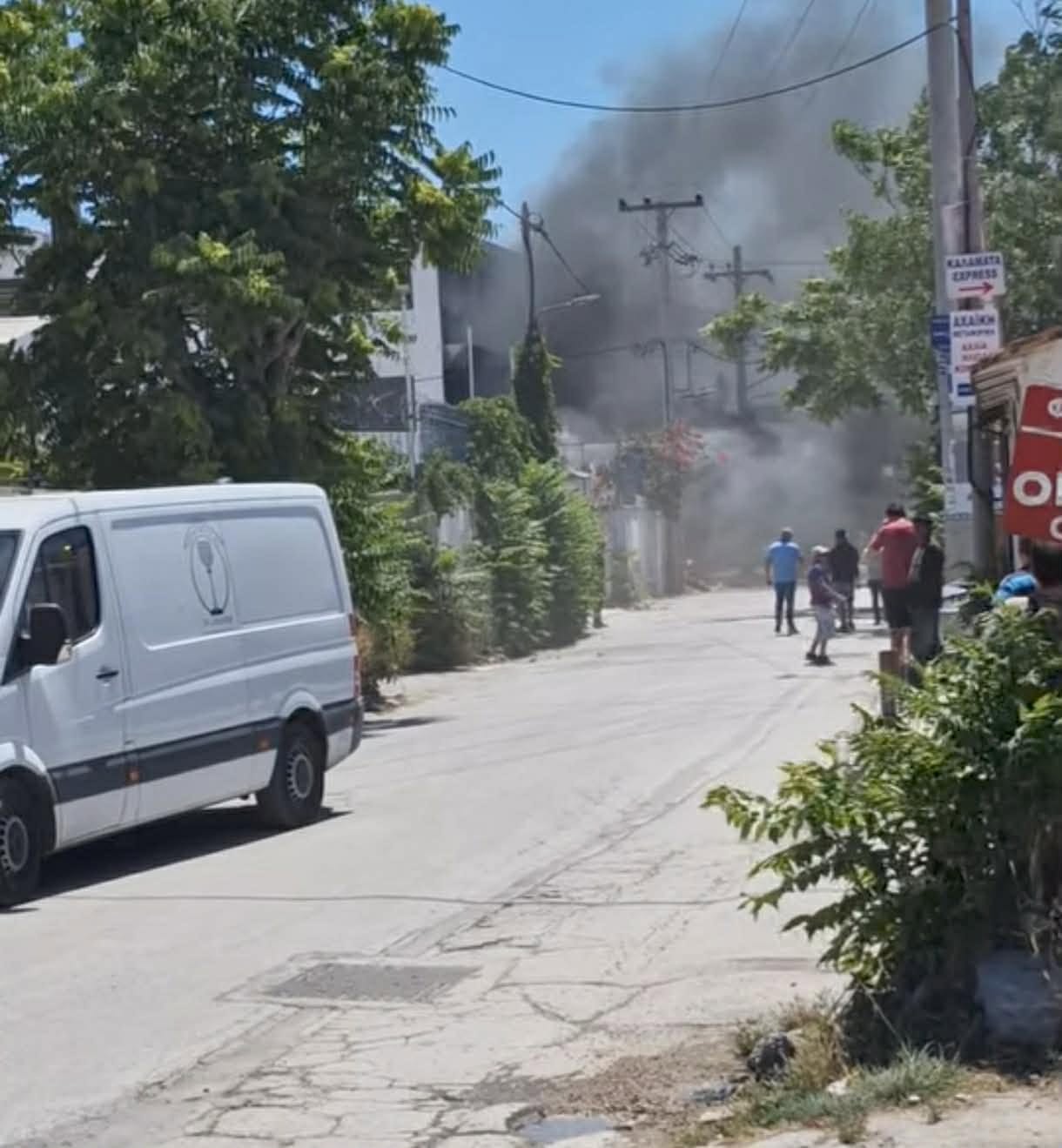 Πυρκαγιά σε εγκαταλελειμμένη επιχείρηση επί της οδού Ορφέως στην Αθήνα