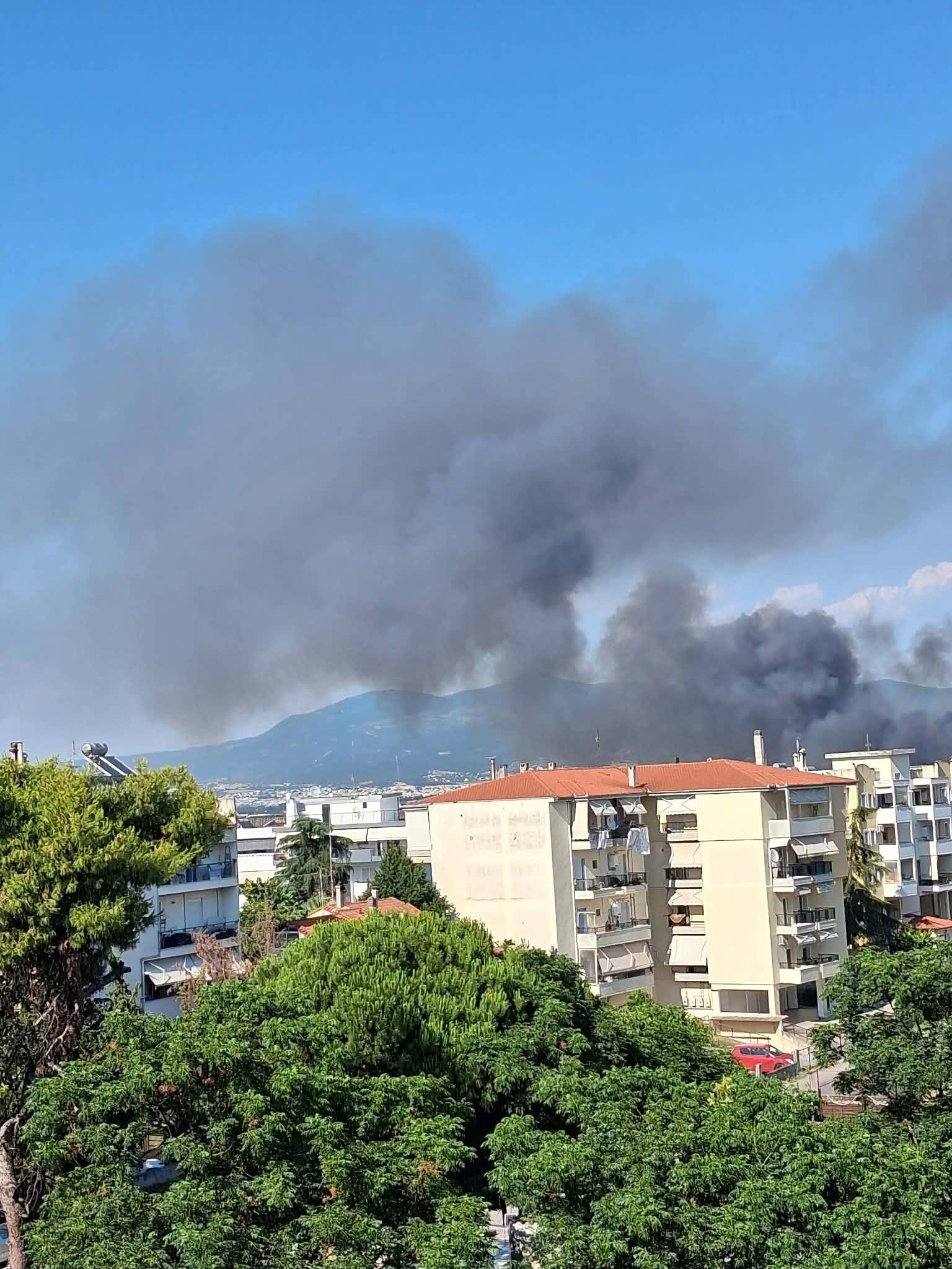 Πυρκαγιά σε χαμηλή βλάστηση στην Περαία Θεσσαλονίκης Πυρκαγιά σε χαμηλή βλάστηση στην Περαία Θεσσαλονίκης