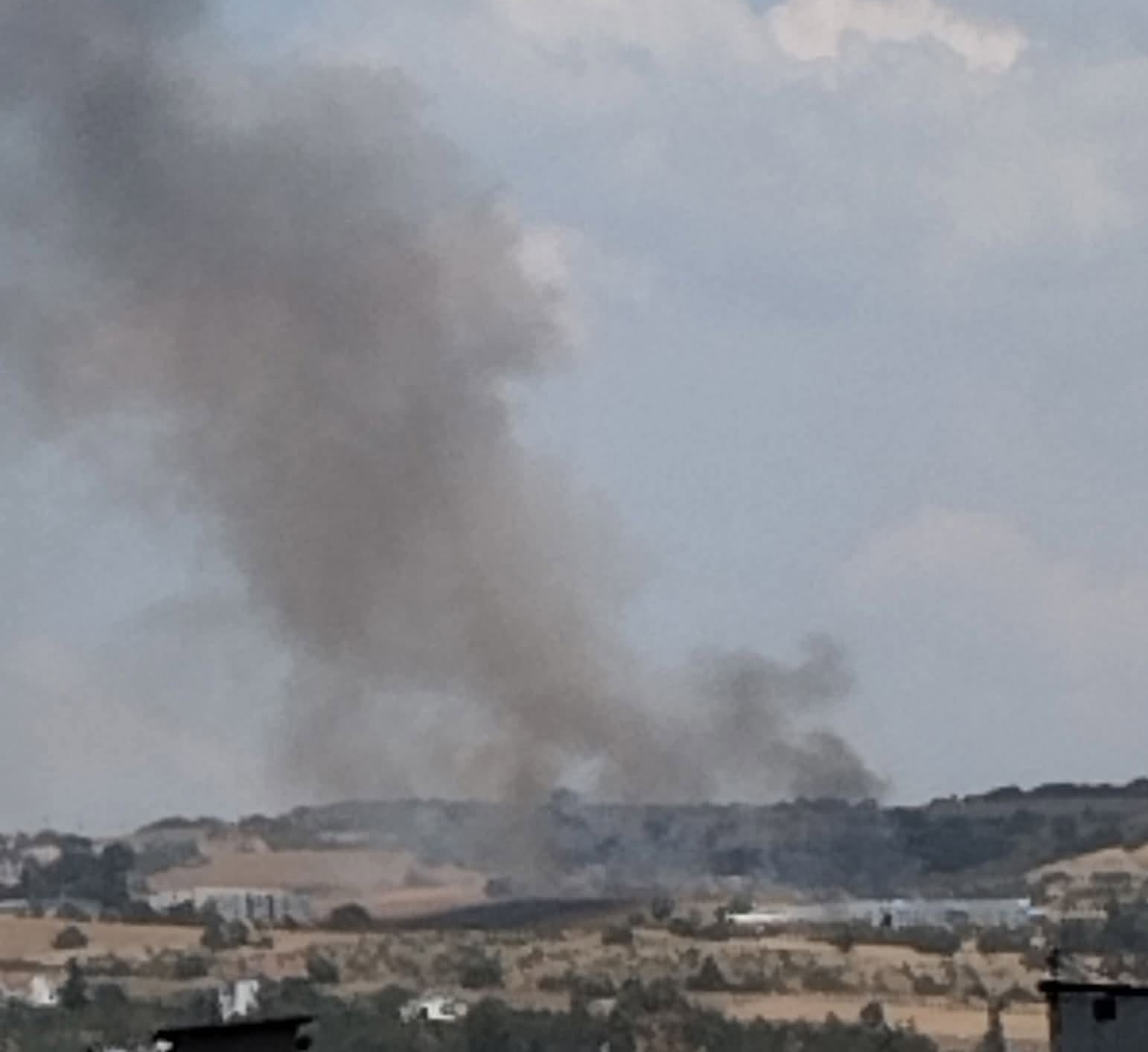 Πυρκαγιά σε χαμηλή βλάστηση στο Δερβένι Θεσσαλονίκης