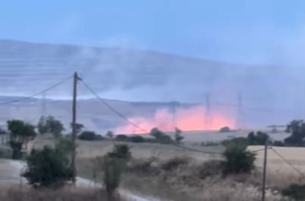 Τρεις πυρκαγιές από κεραυνούς σε εξέλιξη στην Εύβοια