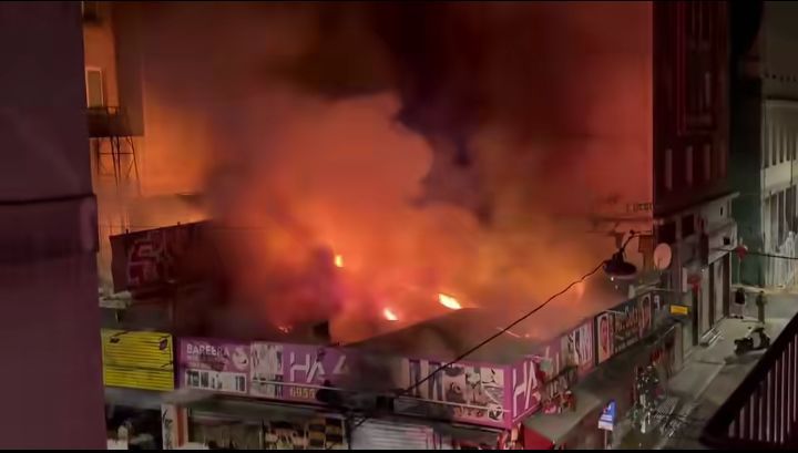 Πυρκαγιά σε εμπορικό χώρο στο κέντρο της Αθήνας