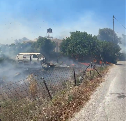 Πυρκαγιά σε χαμηλή βλάστηση στο Μορόνι Ηρακλείου Κρήτης