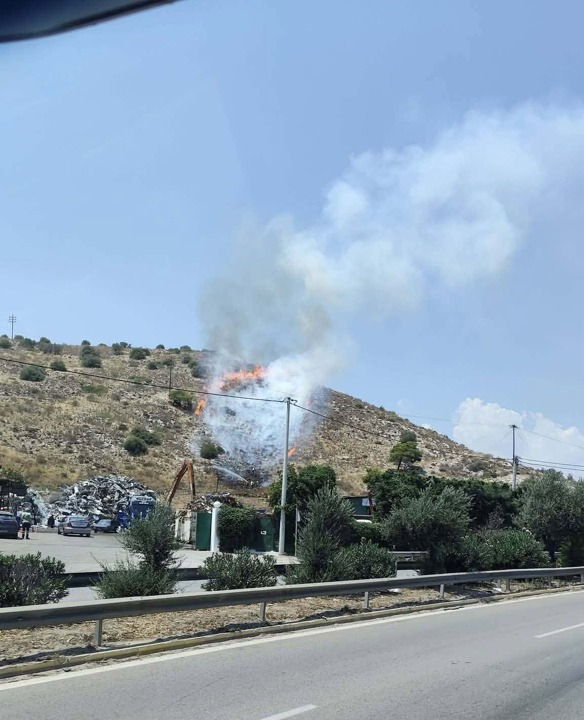 Πυρκαγιά σε χαμηλή βλάστηση στο Σχιστό Περάματος