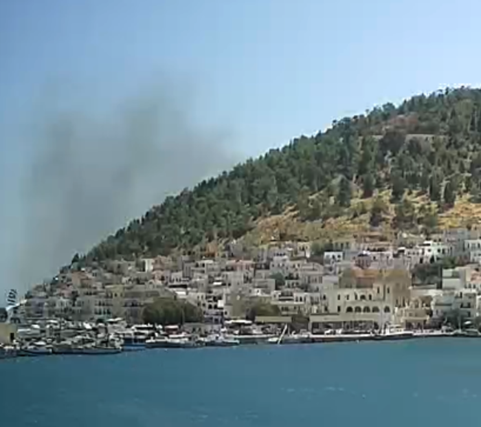 Αναζωπύρωση της πυρκαγιάς στην περιοχή Αγίος Σάββας στην Κάλυμνο Αναζωπύρωση της πυρκαγιάς στην περιοχή Αγίος Σάββας στην Κάλυμνο